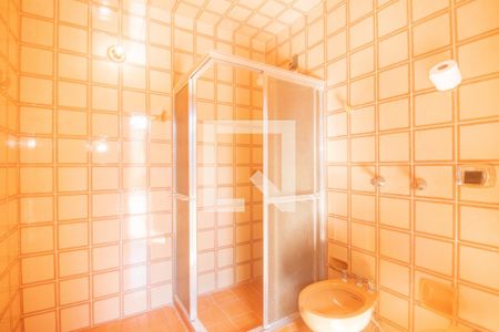 Casa à venda com 494m², 5 quartos e 6 vagas Casa à venda com 494m², 5 quartos e 6 vagasBanheiro Auxiliar