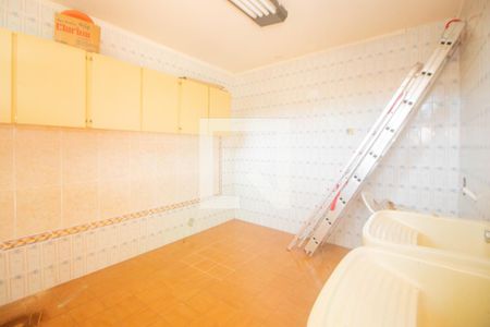 Casa à venda com 494m², 5 quartos e 6 vagas Casa à venda com 494m², 5 quartos e 6 vagasÁrea de Serviço