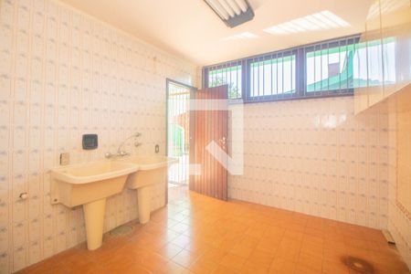 Casa à venda com 494m², 5 quartos e 6 vagas Casa à venda com 494m², 5 quartos e 6 vagasÁrea de Serviço