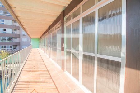 Casa à venda com 494m², 5 quartos e 6 vagas Casa à venda com 494m², 5 quartos e 6 vagasSalão de Festas - Varanda