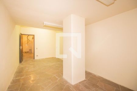 Casa à venda com 494m², 5 quartos e 6 vagas Casa à venda com 494m², 5 quartos e 6 vagasAdega