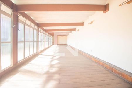 Casa à venda com 494m², 5 quartos e 6 vagas Casa à venda com 494m², 5 quartos e 6 vagasSalão de Festas