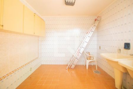 Casa à venda com 494m², 5 quartos e 6 vagas Casa à venda com 494m², 5 quartos e 6 vagasÁrea de Serviço