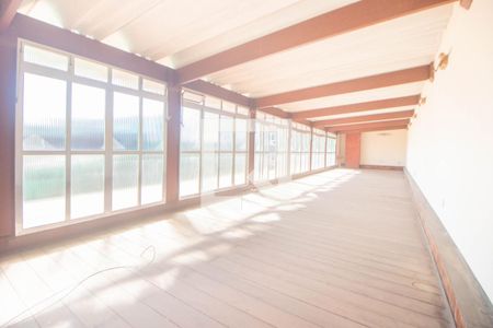 Casa à venda com 494m², 5 quartos e 6 vagas Casa à venda com 494m², 5 quartos e 6 vagasSalão de Festas