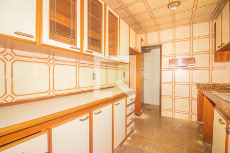 Casa à venda com 494m², 5 quartos e 6 vagas Casa à venda com 494m², 5 quartos e 6 vagasCozinha