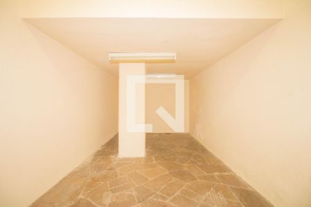 Casa à venda com 494m², 5 quartos e 6 vagas Casa à venda com 494m², 5 quartos e 6 vagasAdega