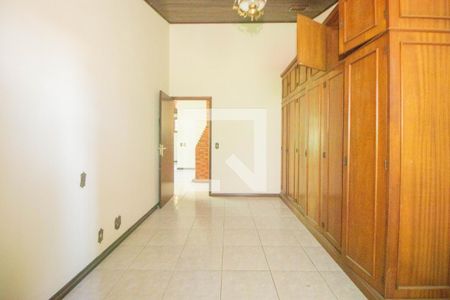 Casa à venda com 494m², 5 quartos e 6 vagas Casa à venda com 494m², 5 quartos e 6 vagasQuarto 3