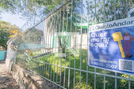 Casa à venda com 494m², 5 quartos e 6 vagas Casa à venda com 494m², 5 quartos e 6 vagasFachada