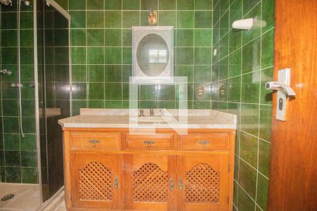 Casa à venda com 494m², 5 quartos e 6 vagas Casa à venda com 494m², 5 quartos e 6 vagasBanheiro Social