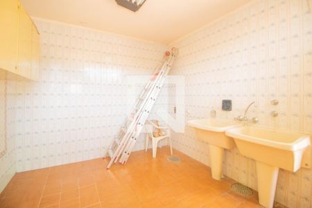 Casa à venda com 494m², 5 quartos e 6 vagas Casa à venda com 494m², 5 quartos e 6 vagasÁrea de Serviço