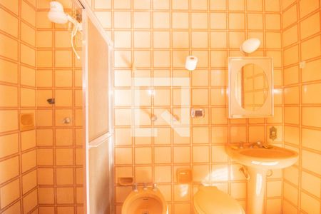 Casa à venda com 494m², 5 quartos e 6 vagas Casa à venda com 494m², 5 quartos e 6 vagasBanheiro Auxiliar