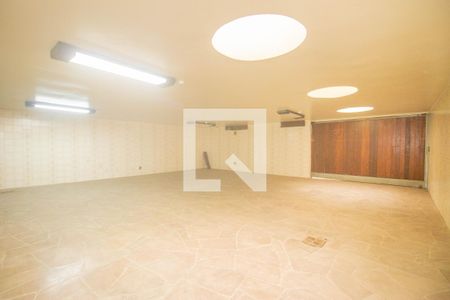 Casa à venda com 494m², 5 quartos e 6 vagas Casa à venda com 494m², 5 quartos e 6 vagasGaragem