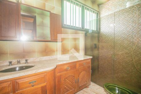 Casa à venda com 494m², 5 quartos e 6 vagas Casa à venda com 494m², 5 quartos e 6 vagasBanheiro da Suíte 2