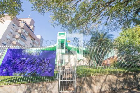 Casa à venda com 494m², 5 quartos e 6 vagas Casa à venda com 494m², 5 quartos e 6 vagasFachada