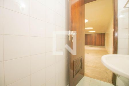 Casa à venda com 494m², 5 quartos e 6 vagas Casa à venda com 494m², 5 quartos e 6 vagasBanheiro Social 2