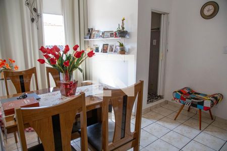 Casa à venda com 253m², 5 quartos e 2 vagas Casa à venda com 253m², 5 quartos e 2 vagasSala de Jantar