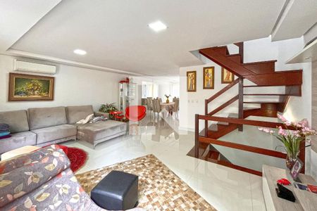 Casa à venda com 234m², 3 quartos e 2 vagasSala