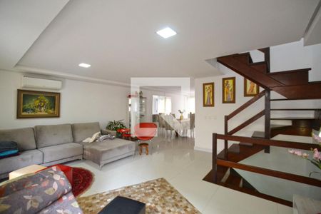 Sala de casa à venda com 3 quartos, 234m² em Pedra Redonda, Porto Alegre