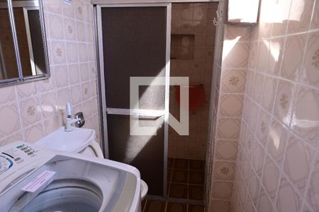 Banheiro de apartamento para alugar com 1 quarto, 42m² em Guilhermina, Praia Grande