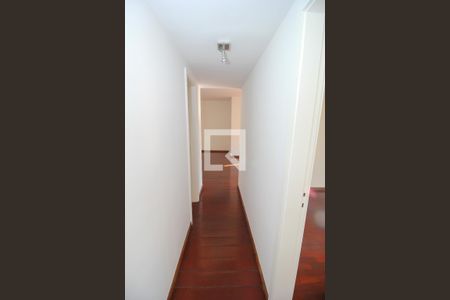 Corredor de apartamento para alugar com 2 quartos, 95m² em Laranjeiras, Rio de Janeiro