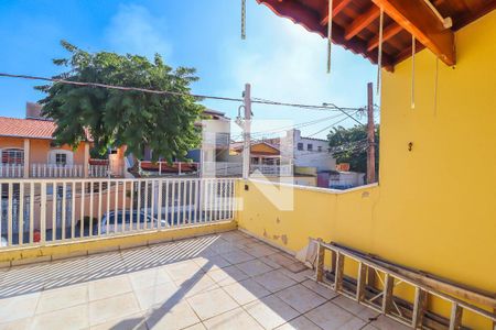 Casa à venda com 150m², 3 quartos e 2 vagas Casa à venda com 150m², 3 quartos e 2 vagasVaranda