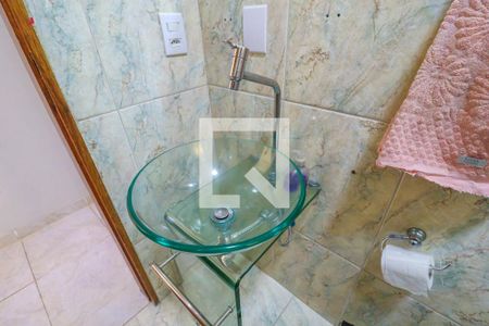 Casa à venda com 150m², 3 quartos e 2 vagas Casa à venda com 150m², 3 quartos e 2 vagasBanheiro