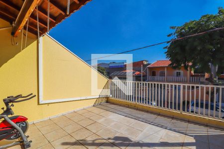 Casa à venda com 150m², 3 quartos e 2 vagas Casa à venda com 150m², 3 quartos e 2 vagasVaranda