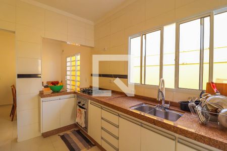 Casa à venda com 150m², 3 quartos e 2 vagas Casa à venda com 150m², 3 quartos e 2 vagasCozinha