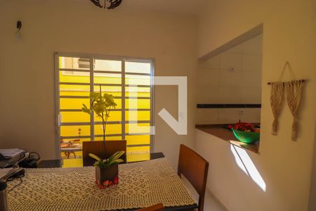 Casa à venda com 150m², 3 quartos e 2 vagas Casa à venda com 150m², 3 quartos e 2 vagasCozinha