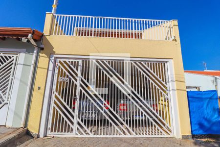 Casa à venda com 150m², 3 quartos e 2 vagas Casa à venda com 150m², 3 quartos e 2 vagasFachada