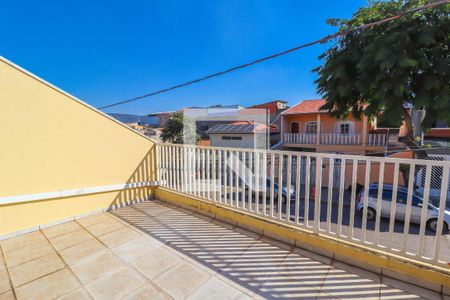 Casa à venda com 150m², 3 quartos e 2 vagas Casa à venda com 150m², 3 quartos e 2 vagasVaranda