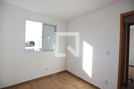 Quarto 2 de apartamento para alugar com 2 quartos, 47m² em Parque Santa Rosa, Suzano