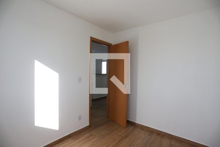 Quarto 2 de apartamento para alugar com 2 quartos, 47m² em Parque Santa Rosa, Suzano