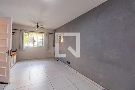 Sala  de casa de condomínio para alugar com 4 quartos, 90m² em Harmonia, Canoas