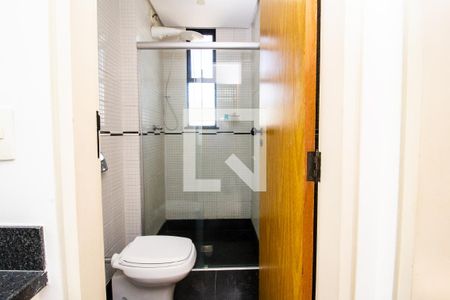 Banheiro de apartamento à venda com 1 quarto, 45m² em Funcionários, Belo Horizonte