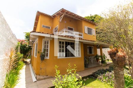 Fachada de casa à venda com 3 quartos, 300m² em Serra Grande, Niterói