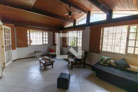 Sala 1 de casa para alugar com 3 quartos, 300m² em Serra Grande, Niterói