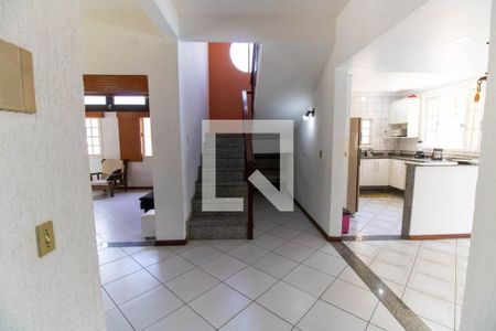 Hall de casa para alugar com 4 quartos, 300m² em Serra Grande, Niterói