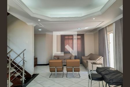 Sala de Estar de casa à venda com 4 quartos, 200m² em Heliópolis, Belo Horizonte