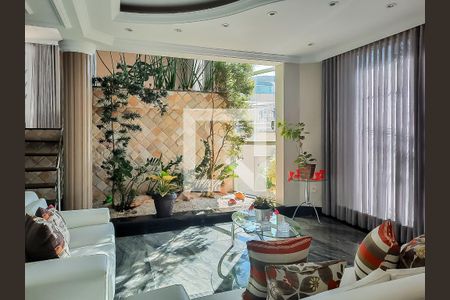 Sala de casa à venda com 4 quartos, 200m² em Heliópolis, Belo Horizonte