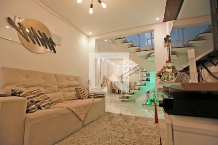 Sala de casa à venda com 5 quartos, 340m² em Vila Bertioga, São Paulo