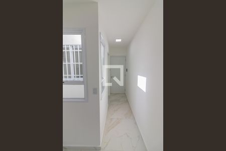 Corredor de kitnet/studio para alugar com 1 quarto, 28m² em Jardim Pinheiros, São Paulo