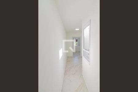 Corredor de kitnet/studio para alugar com 1 quarto, 28m² em Jardim Pinheiros, São Paulo