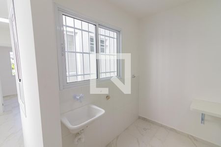 Cozinha / Lavanderia de kitnet/studio para alugar com 1 quarto, 28m² em Jardim Pinheiros, São Paulo