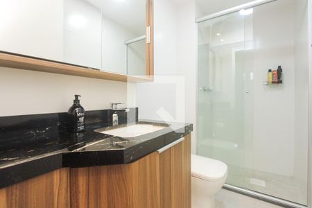 Banheiro suite de apartamento à venda com 1 quarto, 41m² em Auxiliadora, Porto Alegre