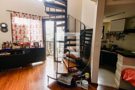 Escada acesso quartos de apartamento à venda com 2 quartos, 98m² em Jardim Ampliacao, São Paulo