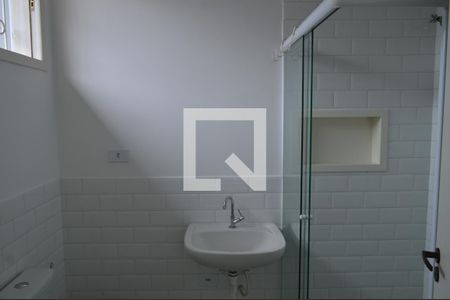 Banheiro de kitnet/studio para alugar com 1 quarto, 30m² em Vila Monumento, São Paulo