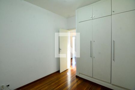 Quarto 2 de apartamento para alugar com 2 quartos, 70m² em Alto Barroca, Belo Horizonte