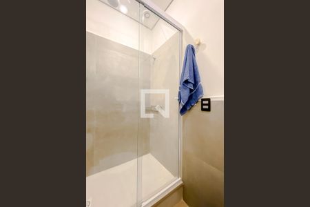Banheiro de kitnet/studio para alugar com 1 quarto, 10m² em Água Rasa, São Paulo