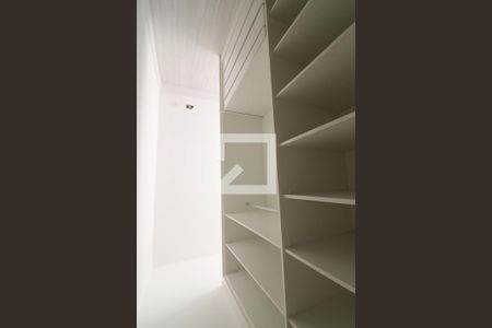 Closet Quarto 1  de apartamento para alugar com 2 quartos, 58m² em Santa Teresinha, São Paulo